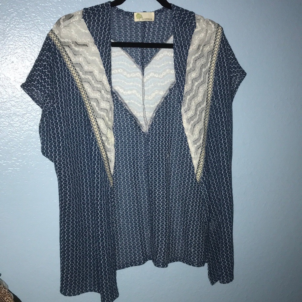 🌺🌺 Blue & White Cardigan 🌺🌺